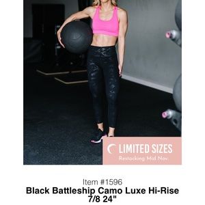 Zyia battleship camo luxe leggings